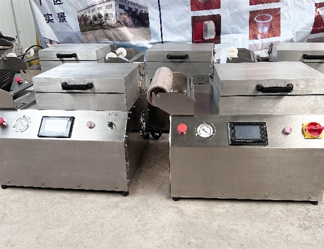小型贴体真空包装机